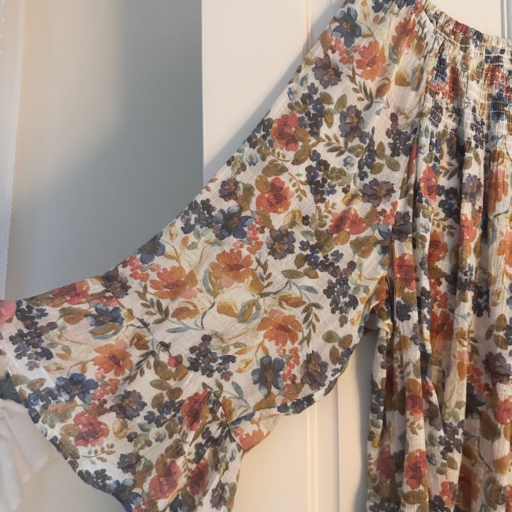 Zac and Rachel floral scrunched detailed blouse - Picture 2 of 4